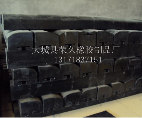 大城县荣久橡胶制品厂球磨机橡胶衬板